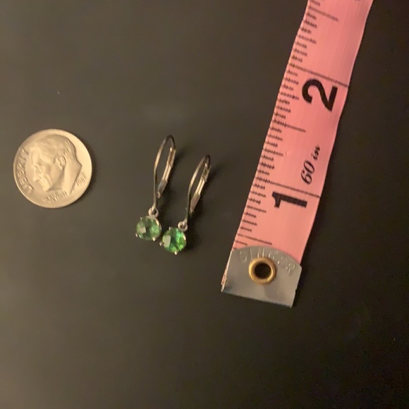 14K White gold earrings with faceted light green gems - Picture 7 of 8